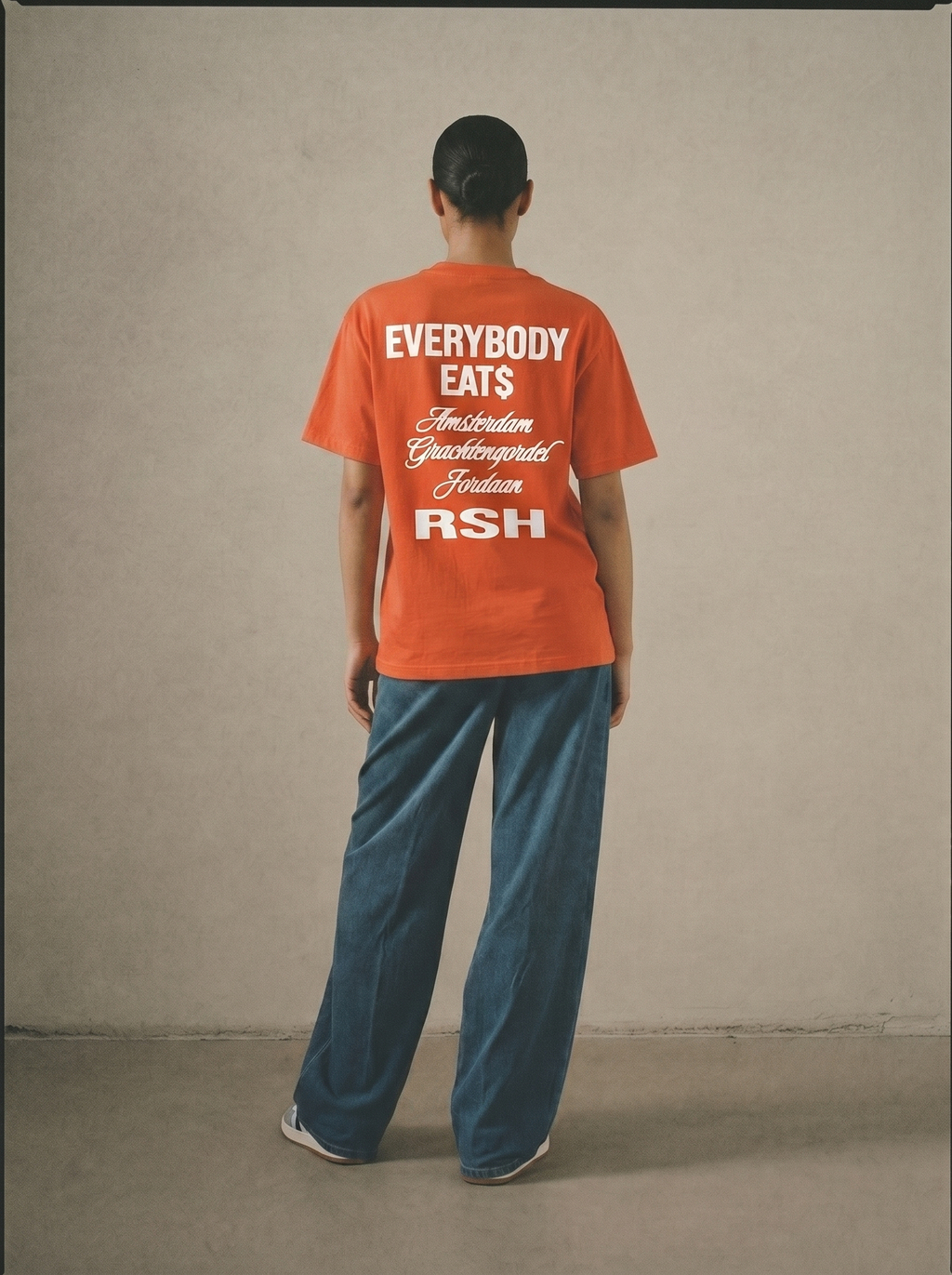 EVERYBODY EATS ORANGE/WHITE